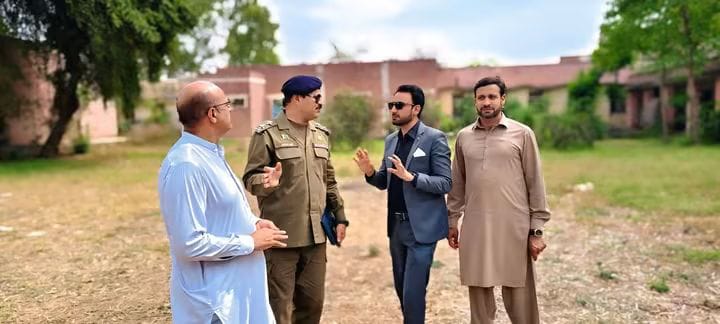 Al-Nisa CEO in discussion with a District Police Officer during a coordination visit